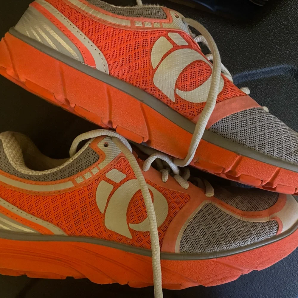 IQ Pearl Izumi Women’s running shoes- get both pair for price or offer for one - Picture 1 of 7